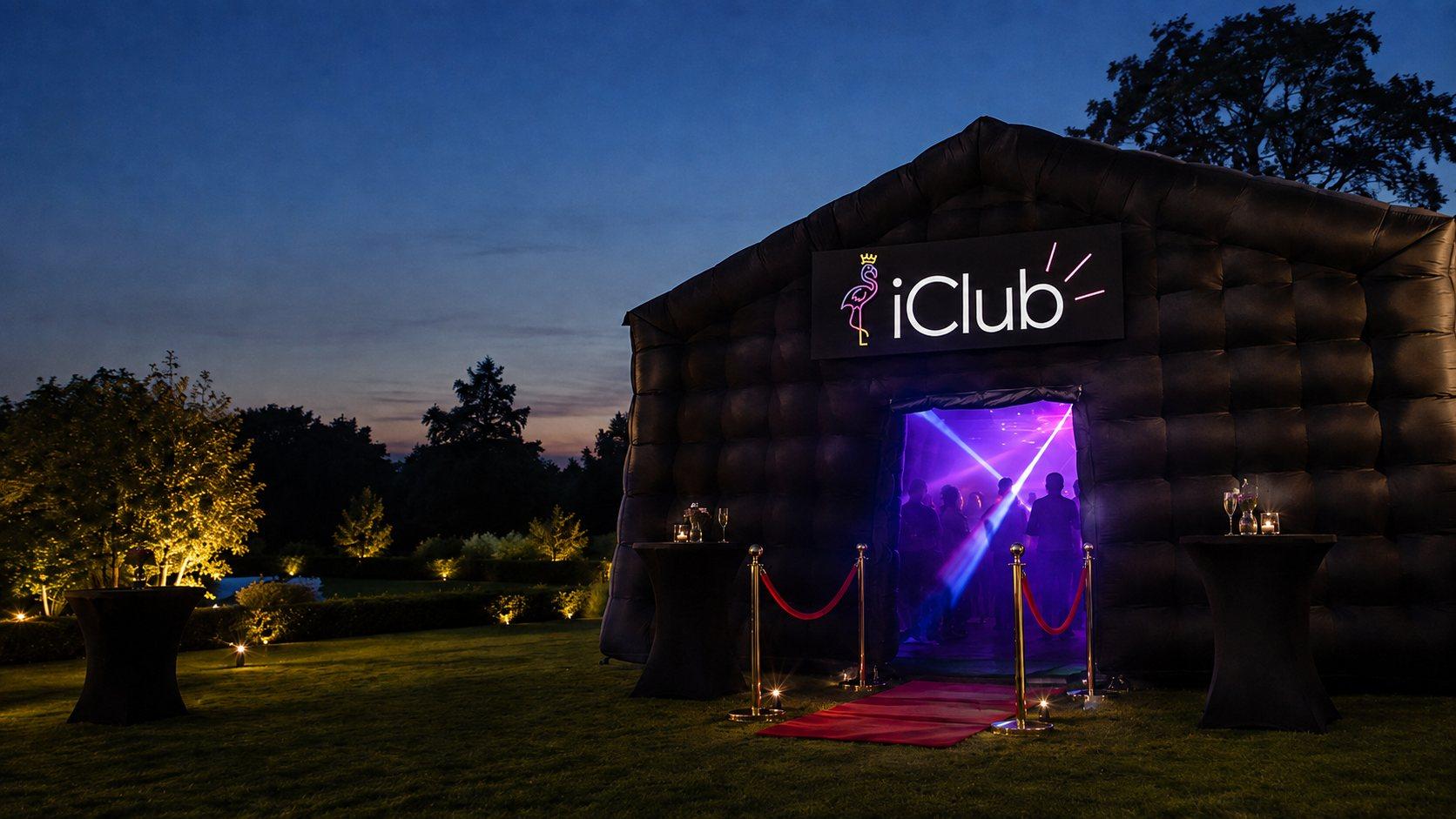 Wynajem dmuchanych namiotów imprezowych — mobilny klub iClub nocą w ogrodzie